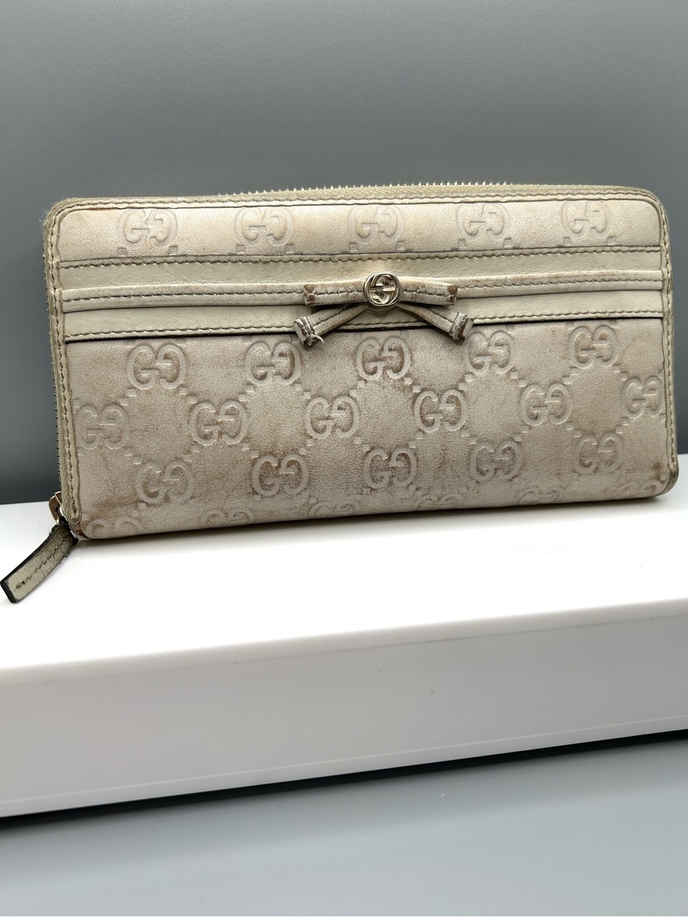 Gucci Guccissima Bow Zip Wallet